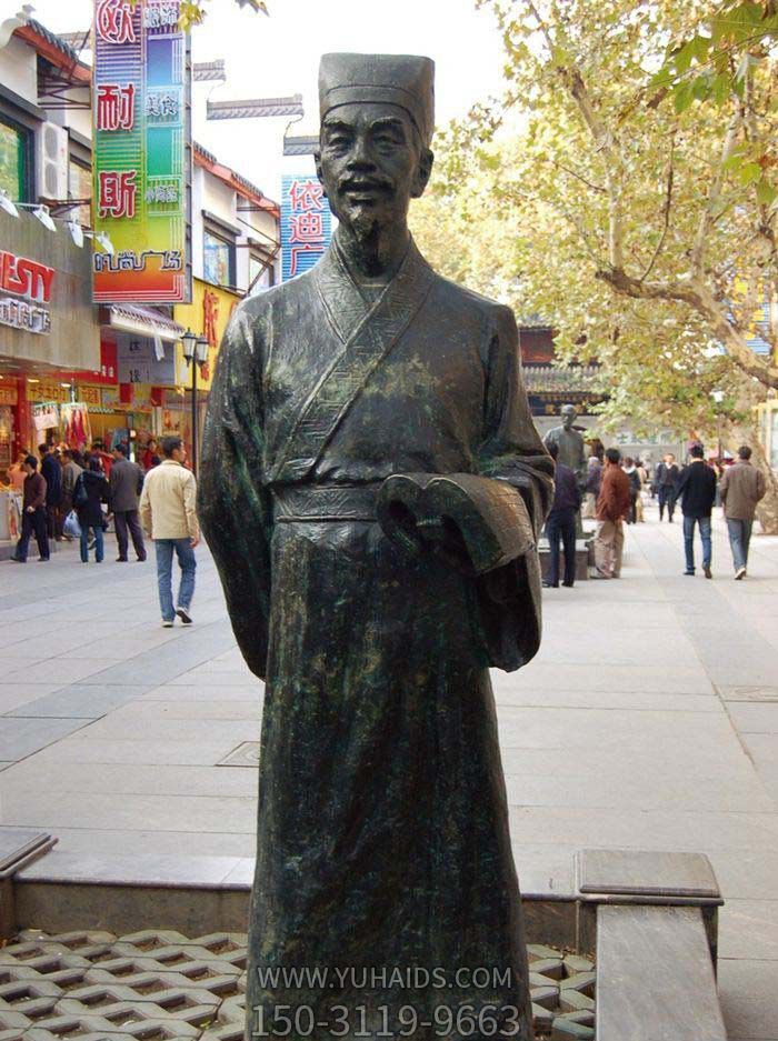 步行街摆放立式历史名医李时珍青铜博鱼网页版