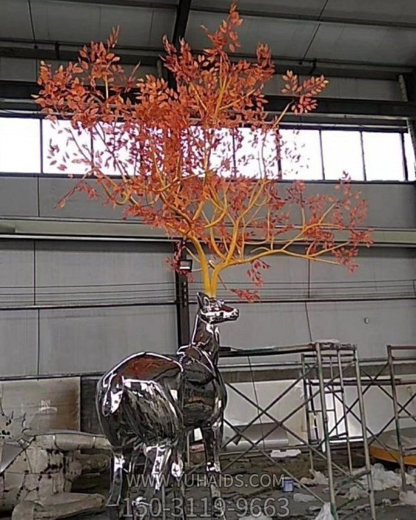 公园草坪摆放不锈钢切面梅花鹿博鱼网页版