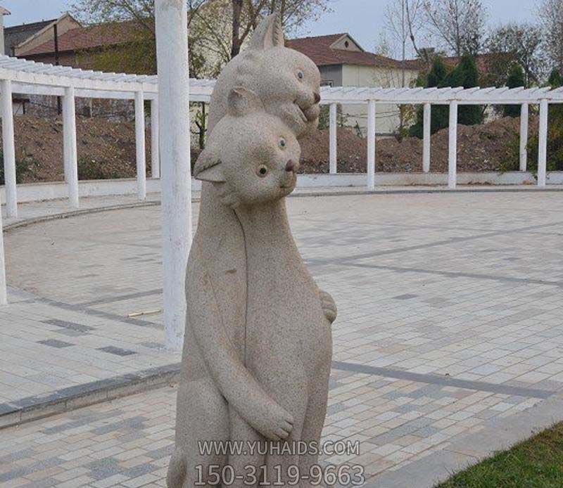 公园大理石石雕拥抱的猫博鱼网页版