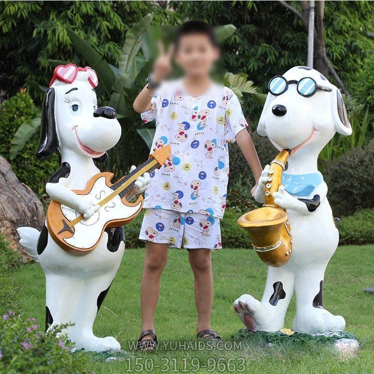 户外草坪玻璃钢卡通演奏音乐的动物摆件狗博鱼网页版
