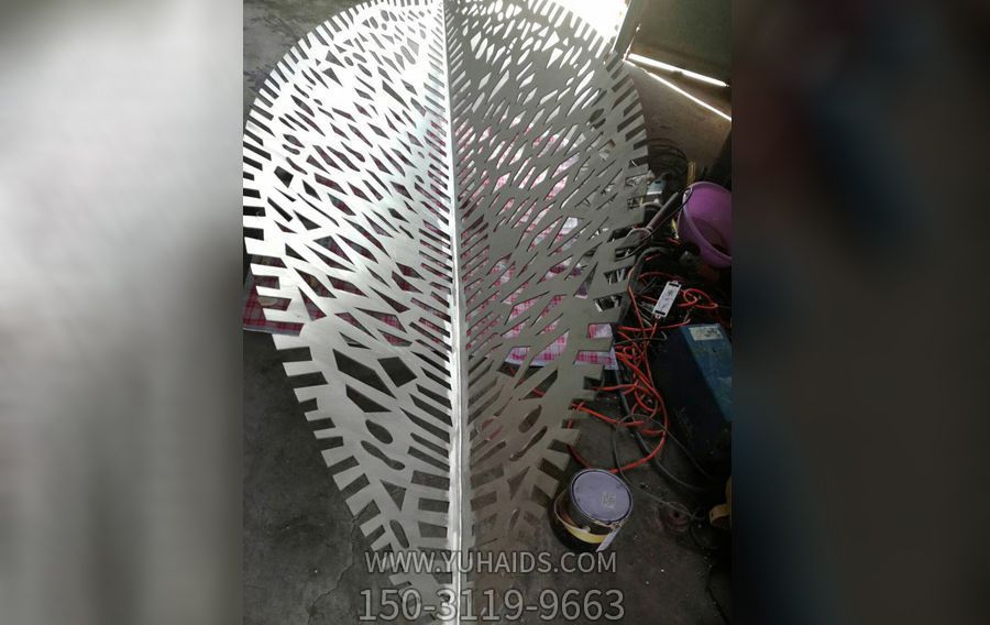 校园企业摆放不锈钢抽象树博鱼网页版