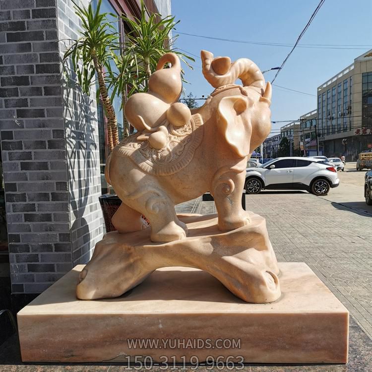 晚霞红石雕饭店门口招财大型博鱼网页版