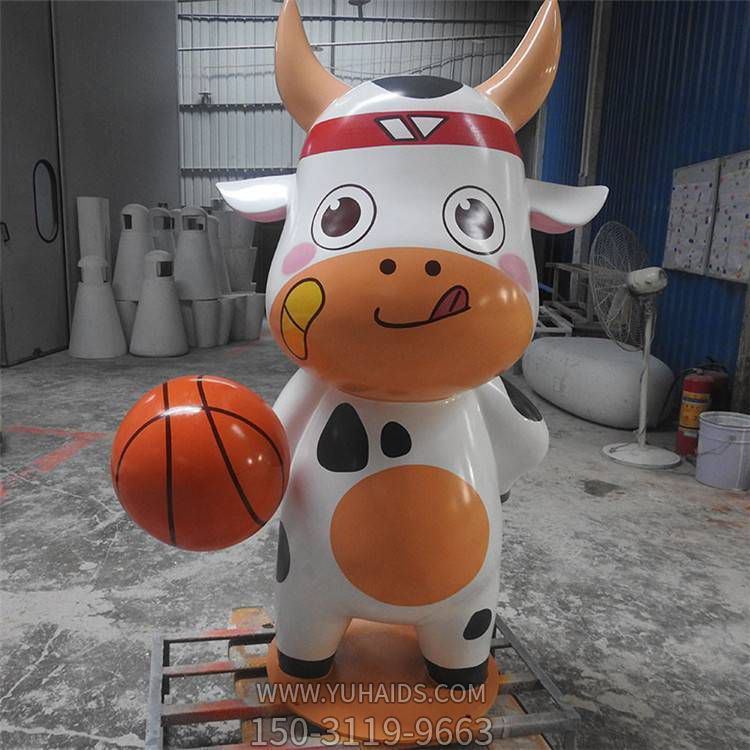玻璃钢彩绘商场卡通打篮球的奶牛博鱼网页版