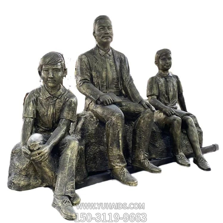 广场摆放玻璃钢仿铜坐姿人物雕像博鱼网页版