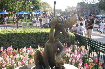 户外花园观察创意大型坐着的狗博鱼网页版