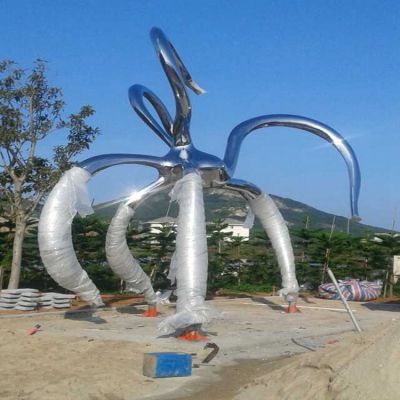 公园摆放大型不锈钢抽象镜面章鱼博鱼网页版