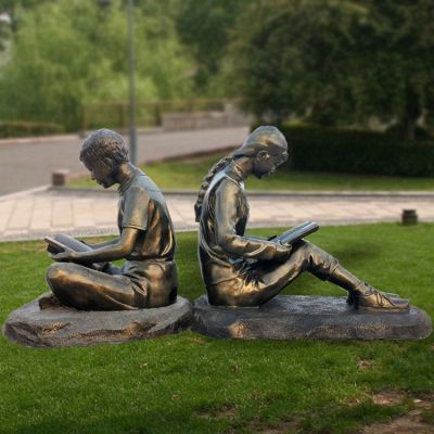 玻璃钢仿铜校园草地摆放看书学生小品雕像