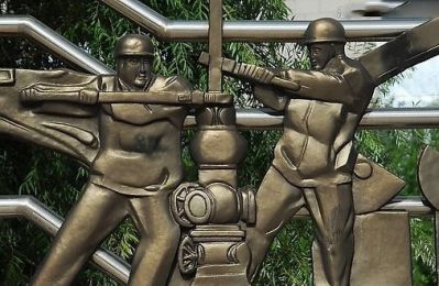 不锈钢抽象浮雕石油工人博鱼网页版