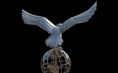 农场摆放一只展翅的不锈钢老鹰博鱼网页版