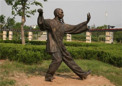 户外园林景观打太极的人物博鱼网页版