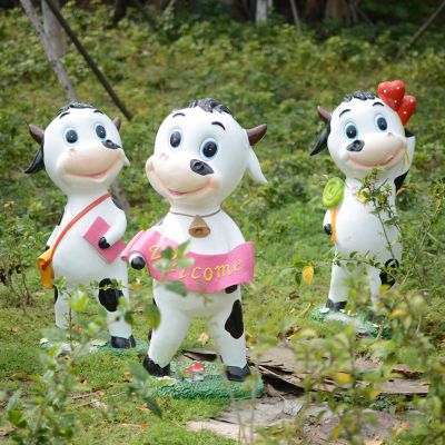 花园三只可爱卡通玻璃钢牛博鱼网页版