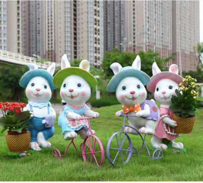 户外草坪可爱树脂公园玩耍的兔子博鱼网页版