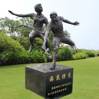 打羽毛球，铸铜体育运动人物景观博鱼网页版