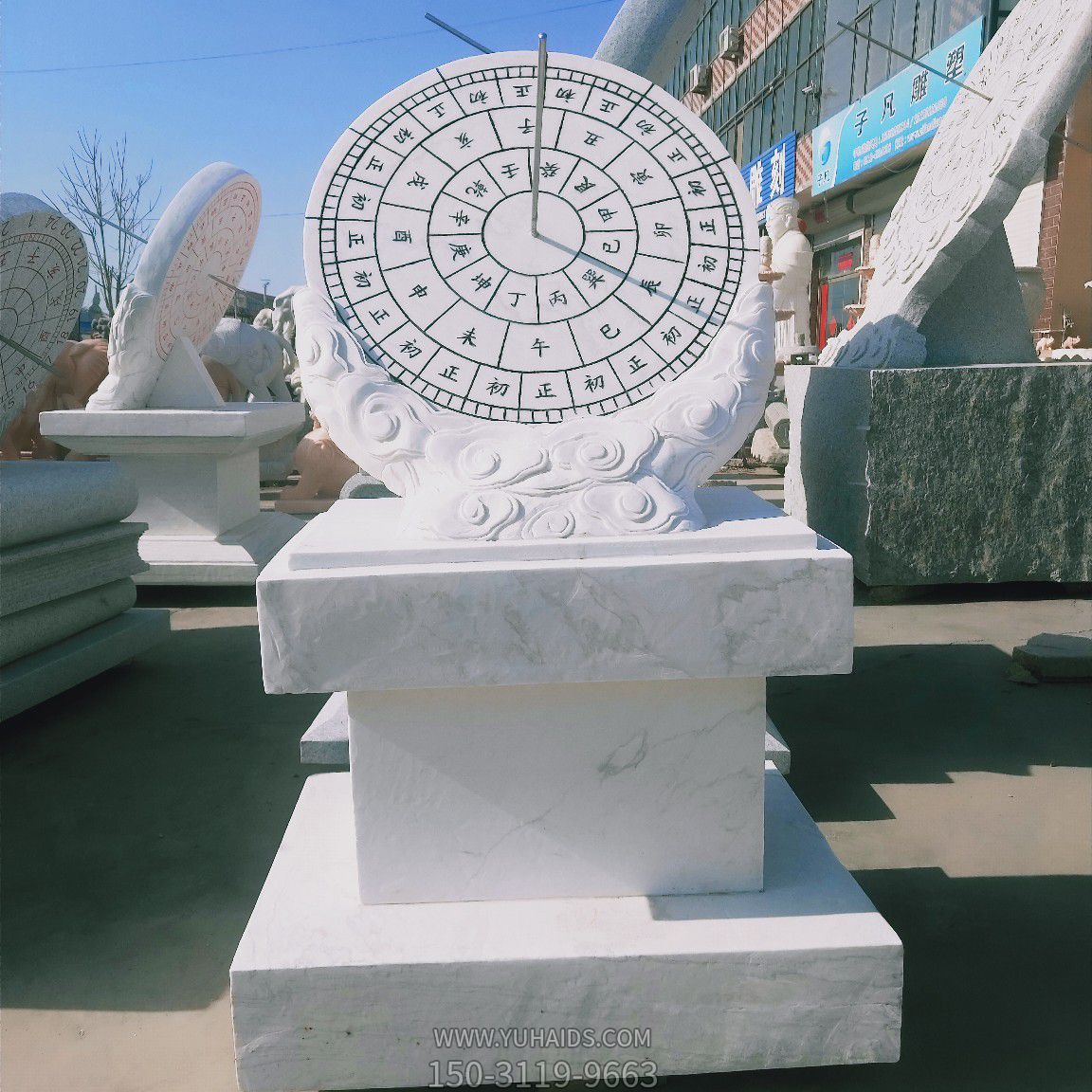 汉白玉石雕浮雕石柱上的日晷博鱼网页版