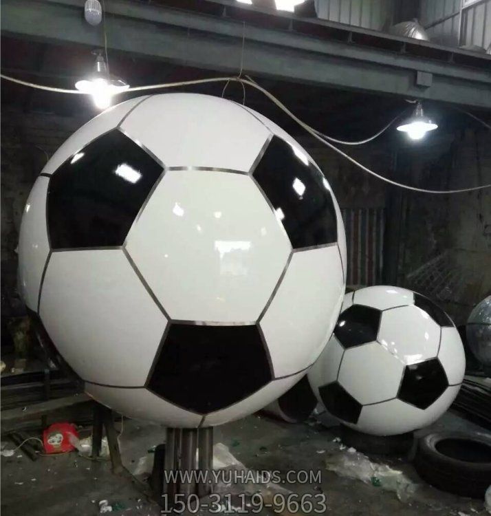 体育学校摆放大型玻璃钢彩绘仿真足球模型博鱼网页版