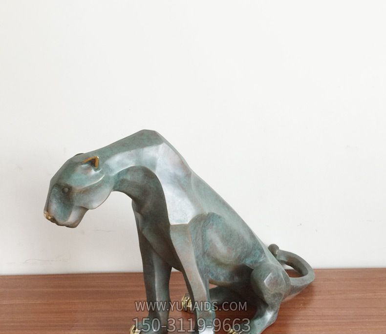 寺庙不锈钢切面喷漆休息中的金钱豹博鱼网页版