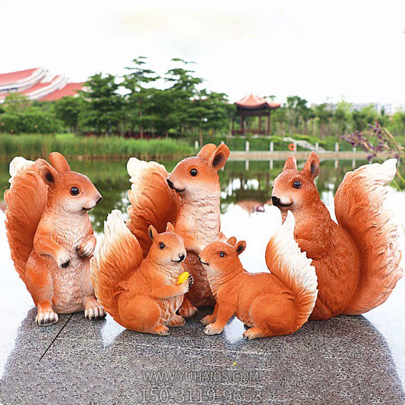 河边一群游玩的树脂松鼠博鱼网页版
