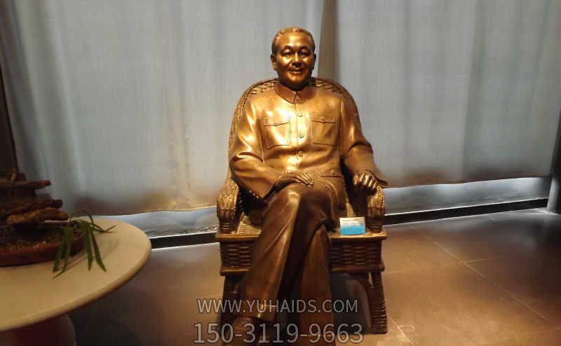 室内铜雕坐着的邓小平博鱼网页版