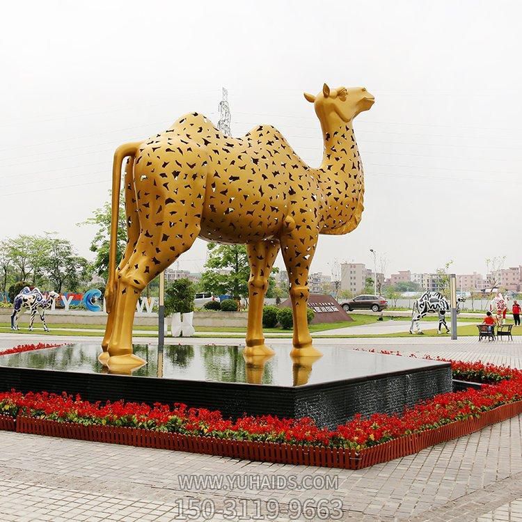 酒店广场摆放不锈钢镂空喷漆骆驼水池景观博鱼网页版