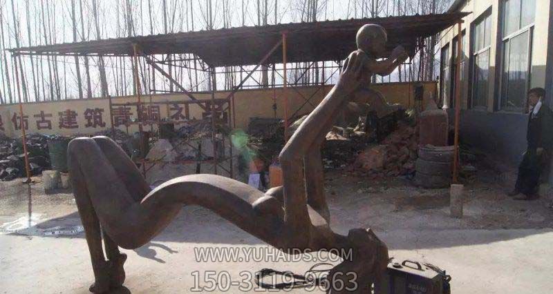 公园抽象母爱景观铜雕亲情博鱼网页版