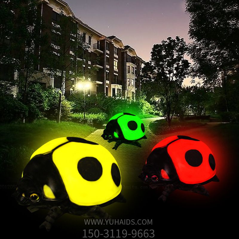 街道边摆放的带灯的玻璃钢彩绘瓢虫博鱼网页版
