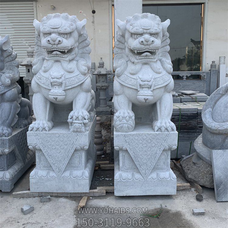 企业门口两侧摆放大理石雕刻招财镇宅狮子门墩博鱼网页版