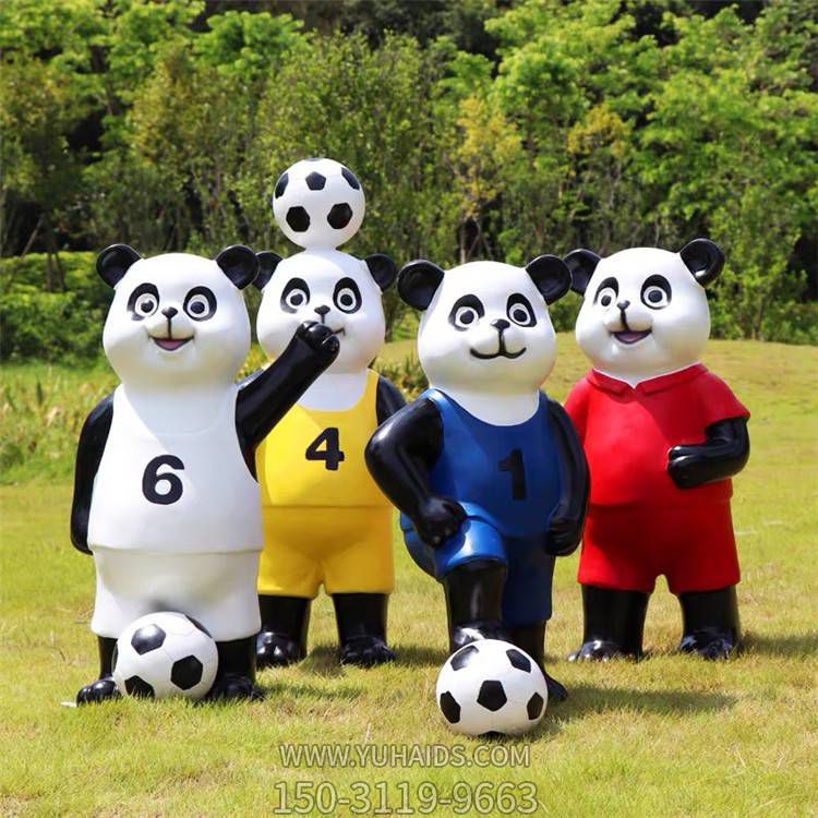 户外草坪玻璃钢卡通踢足球的人物博鱼网页版