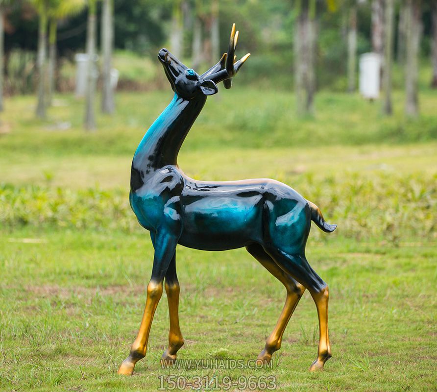 草坪一只站立的玻璃梅花鹿博鱼网页版