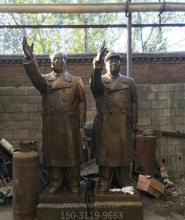 户外广场铜雕挥手的毛泽东博鱼网页版