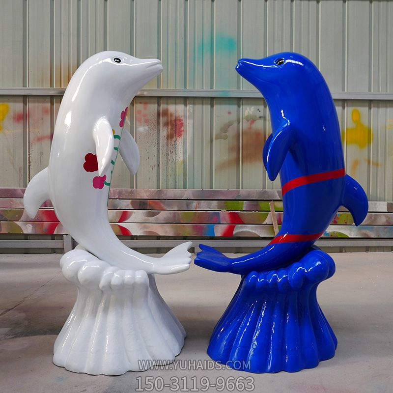 影院摆放一对情侣玻璃钢海豚博鱼网页版