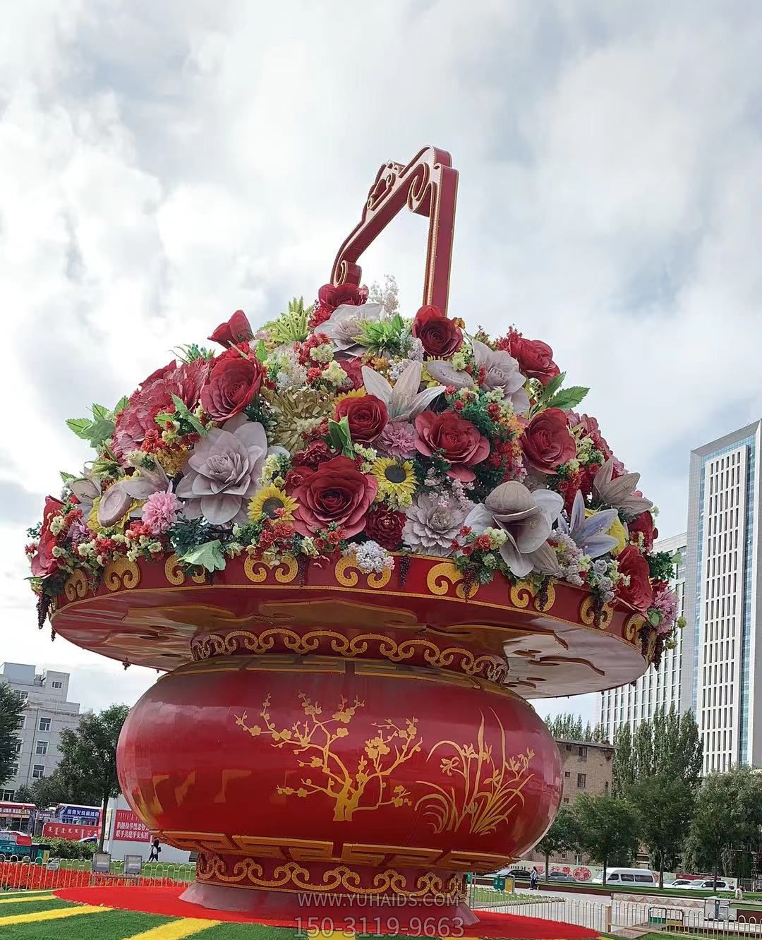 城市广场五彩玻璃钢花篮博鱼网页版