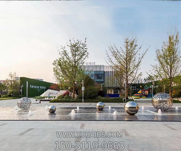 广场创意喷泉中的球体博鱼网页版