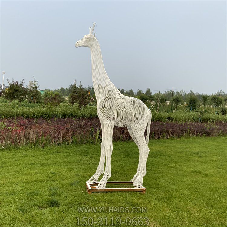 园林摆放大型不锈钢镂空长颈鹿博鱼网页版