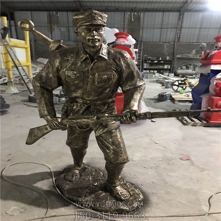 景区景点玻璃钢仿铜拿枪的人物景观摆件博鱼网页版