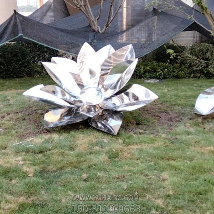  酒店喷泉水景中的莲花摆件博鱼网页版