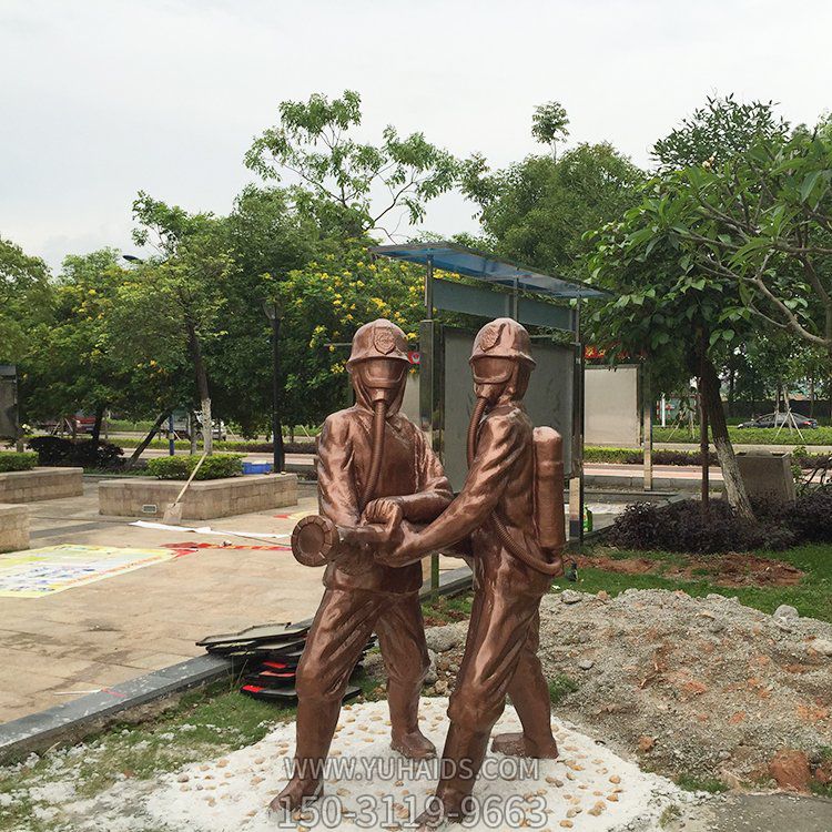 玻璃钢仿铜园林拿着大炮的人物景观博鱼网页版
