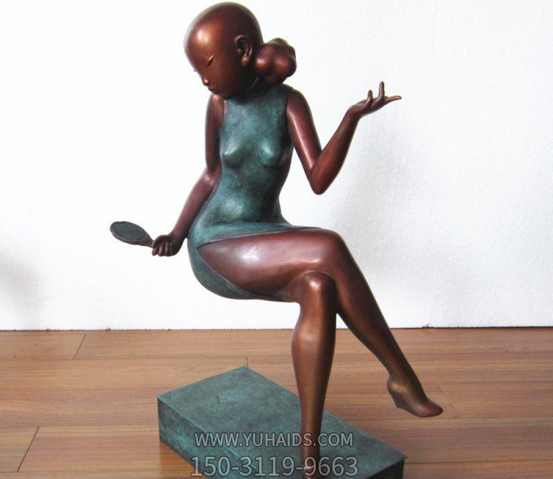 广场铜雕照镜子的美女博鱼网页版