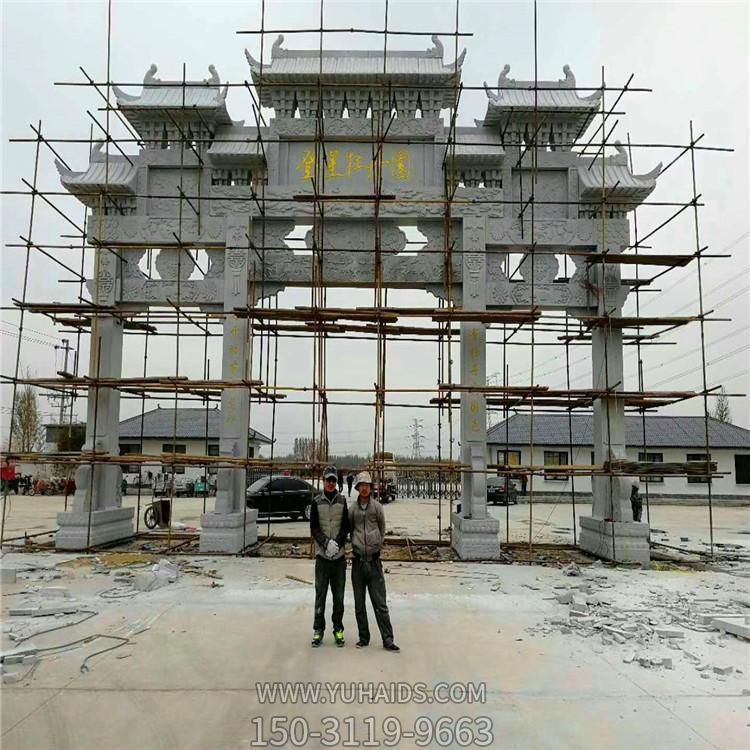  村口装饰青石雕刻大型牌坊博鱼网页版