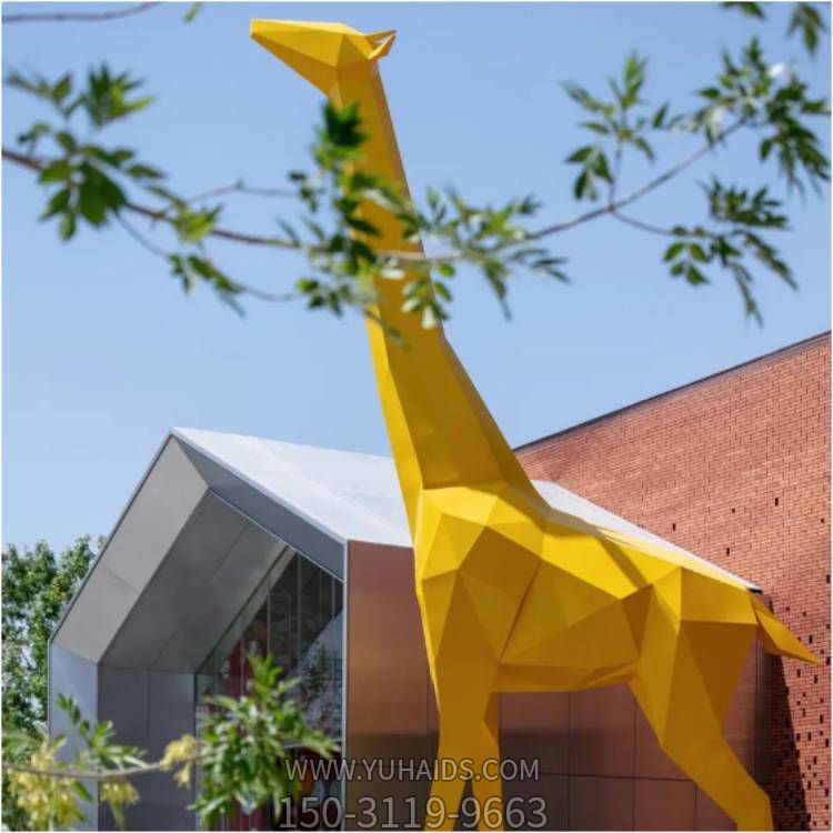 商业广场摆放喷漆玻璃钢几何切面长颈鹿博鱼网页版