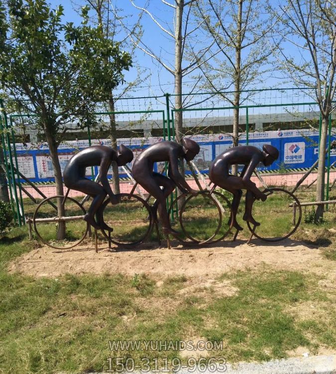 园林景区玻璃钢仿铜园林景观骑自行车的抽象人物景观博鱼网页版