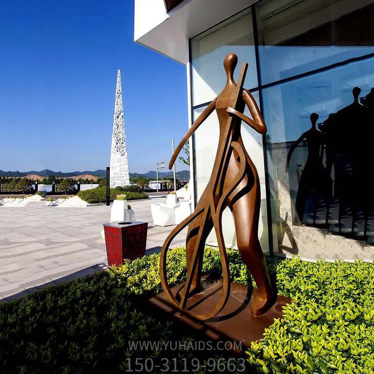 户外园林仿铜演奏乐器的抽象人物博鱼网页版