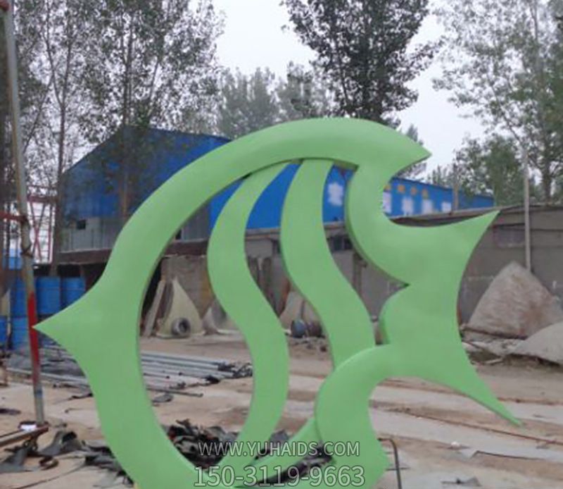 街道摆放的不锈钢卡通鲤鱼博鱼网页版