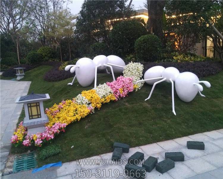 小区花园草地摆放玻璃钢抽象大型蚂蚁博鱼网页版