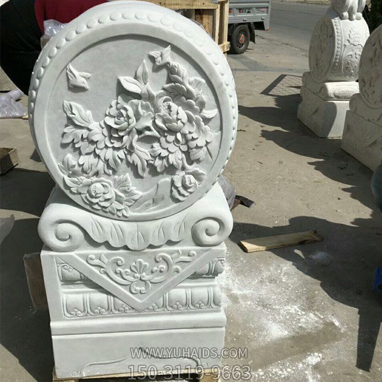 别墅园林门前摆放汉白玉浮雕花朵门墩抱鼓石博鱼网页版
