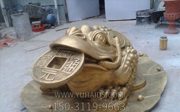 公园园林摆放的玻璃钢喷漆金蟾博鱼网页版