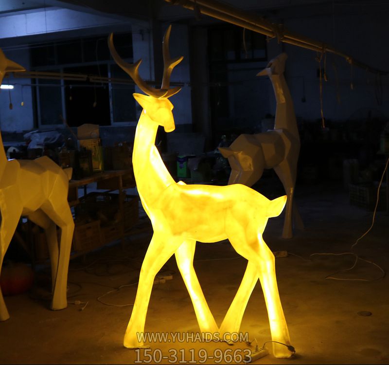 玻璃钢夜晚广场照明的梅花鹿博鱼网页版