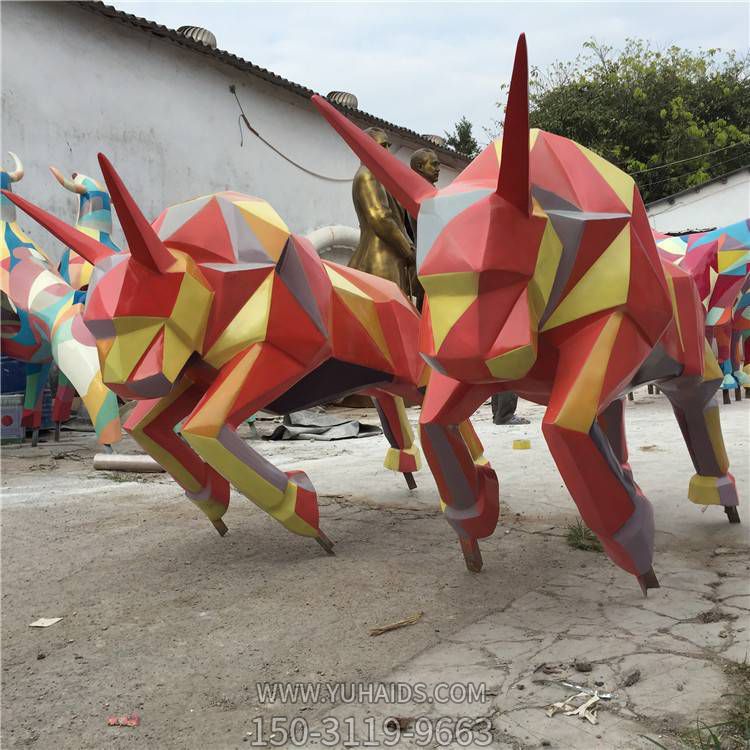 商场摆放创意玻璃钢彩绘几何牛动物景观博鱼网页版