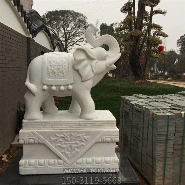 中式庭院门口摆放汉白玉浮雕小象门墩博鱼网页版