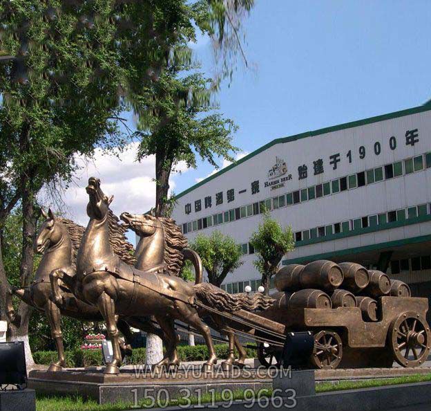企业广场铸造纯铜漆金马车拉木桶马车博鱼网页版