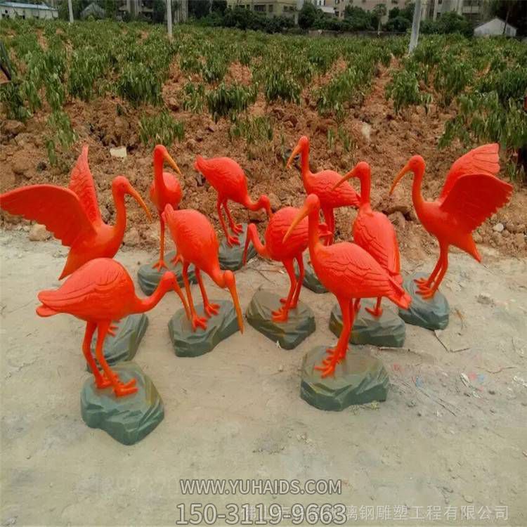 公园草地摆放玻璃钢彩绘动物博鱼网页版